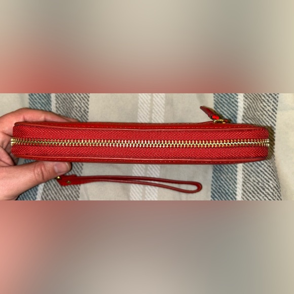Fossil Emma Zip Around Red Leather Wristlet Wallet - Picture 2 of 9
